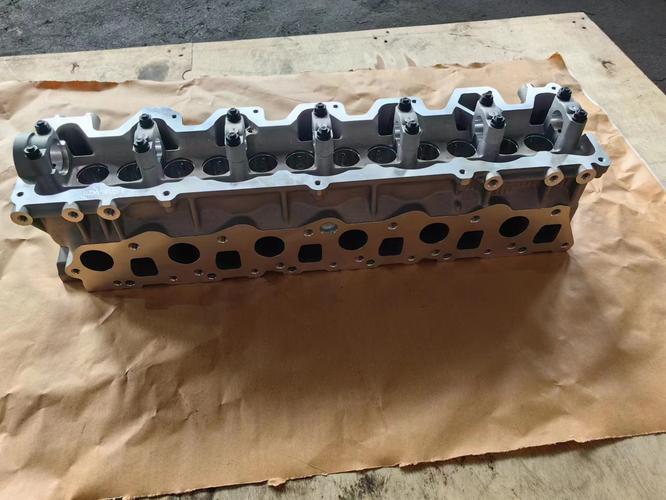 工廠直銷汽車配件發(fā)動機(jī)汽缸蓋rd28 908502四缸鋁缸蓋rd28
